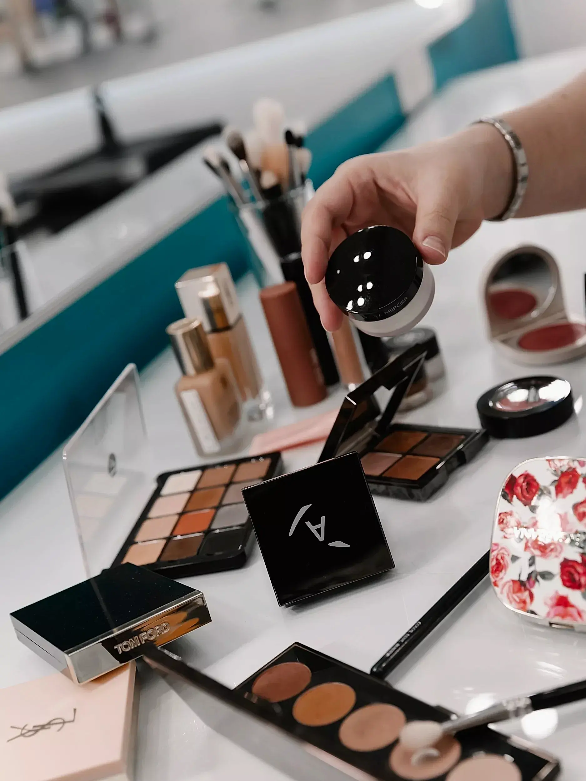 Архитектура бровей и ресниц, макияж